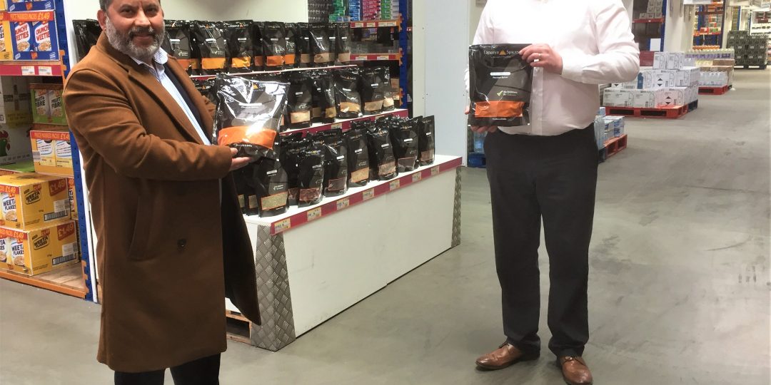 Mukesh Tirkoti (left) of Tapasya Spices and Mark Pattison, Cash and Carry Manager at Dee Bee